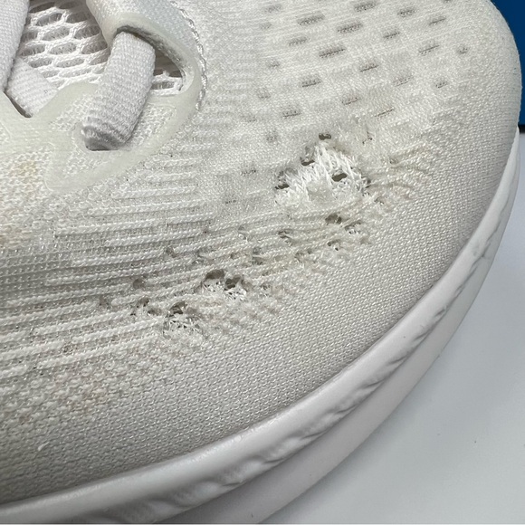 Hoka Mach 6 Running Shoe (flaw)
Size 7:5 - Picture 7 of 8